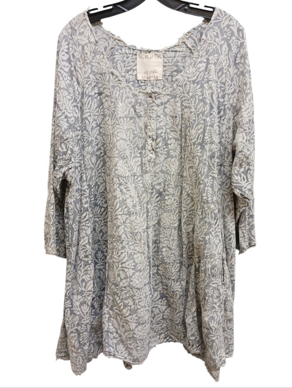 Magnolia Pearl Light Gray and White Floral Tunic Size Extra Large